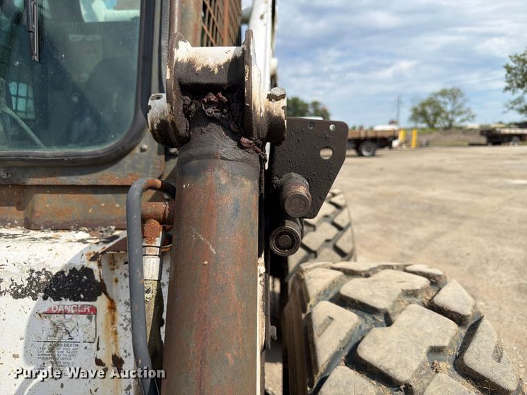 image for item FP3026 2002 Bobcat 873 skid steer loader