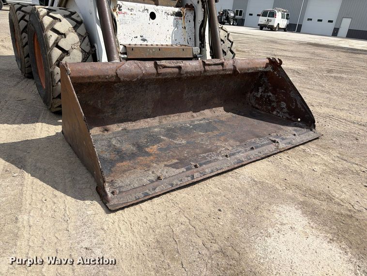 image for item FP3026 2002 Bobcat 873 skid steer loader