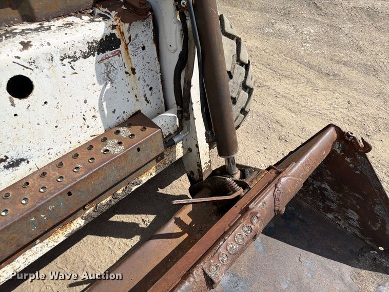 image for item FP3026 2002 Bobcat 873 skid steer loader