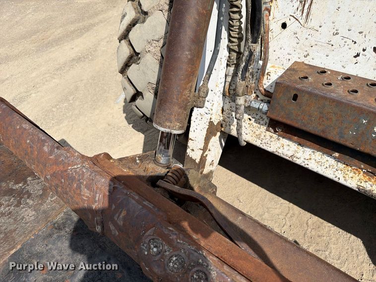 image for item FP3026 2002 Bobcat 873 skid steer loader