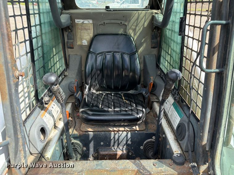 image for item FP3026 2002 Bobcat 873 skid steer loader