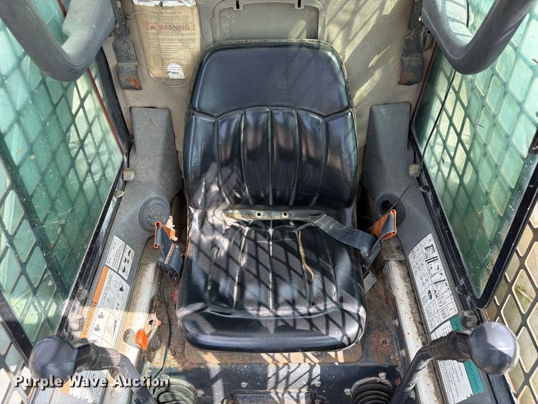 image for item FP3026 2002 Bobcat 873 skid steer loader