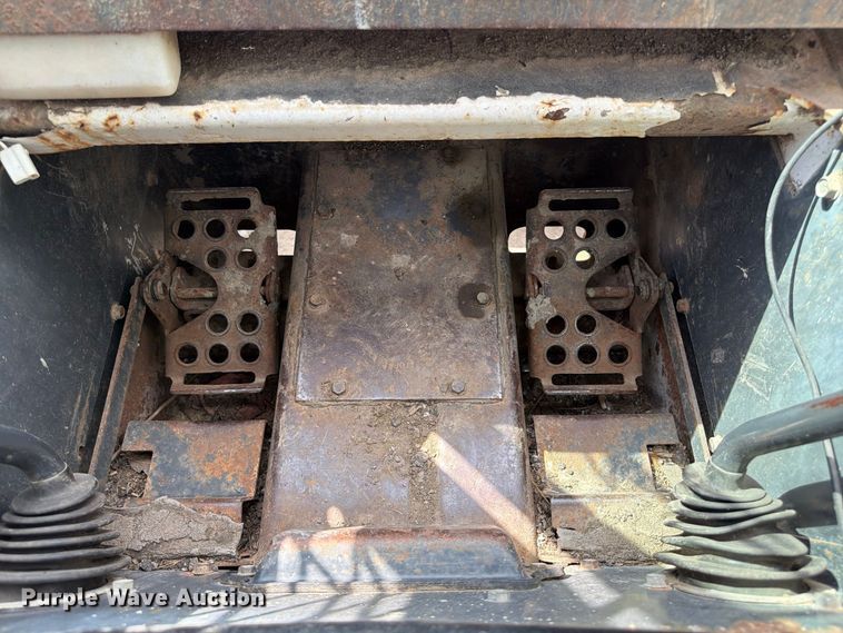 image for item FP3026 2002 Bobcat 873 skid steer loader