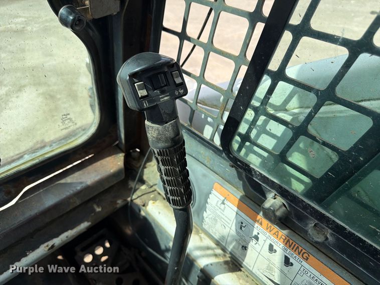 image for item FP3026 2002 Bobcat 873 skid steer loader