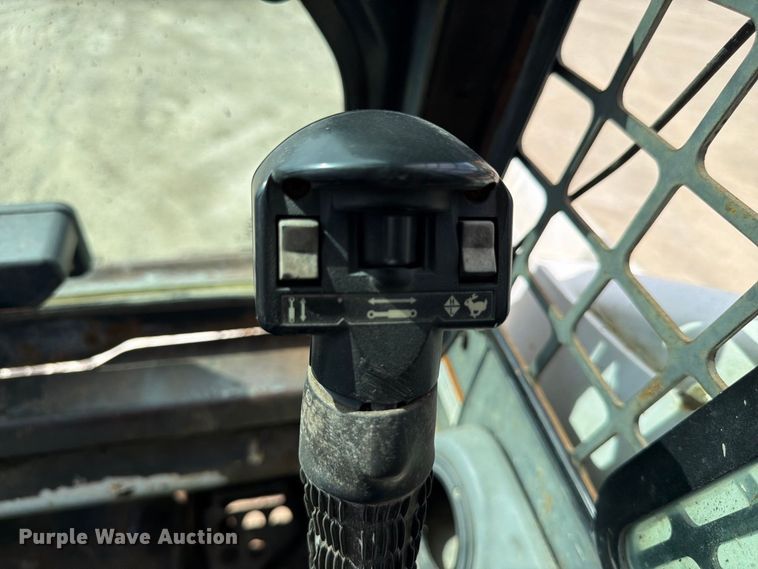 image for item FP3026 2002 Bobcat 873 skid steer loader