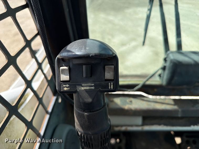 image for item FP3026 2002 Bobcat 873 skid steer loader