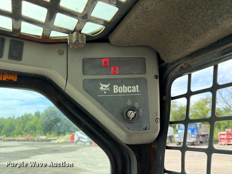 image for item FP3026 2002 Bobcat 873 skid steer loader