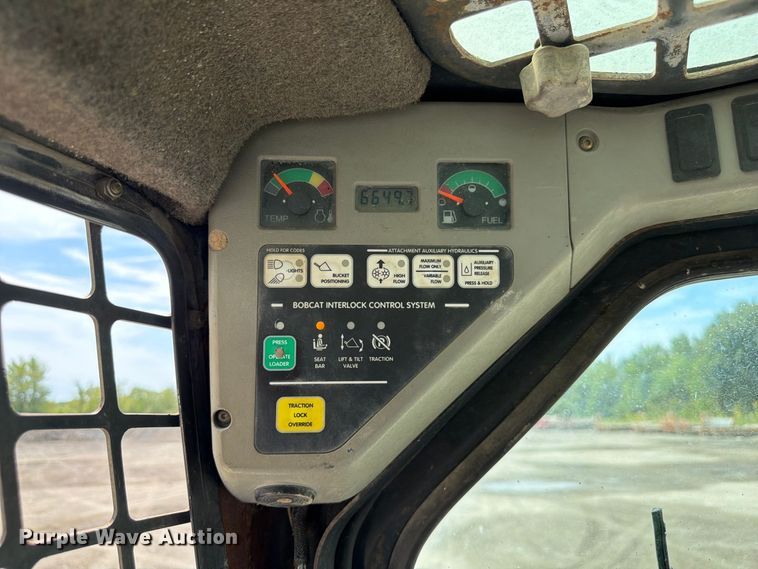 image for item FP3026 2002 Bobcat 873 skid steer loader