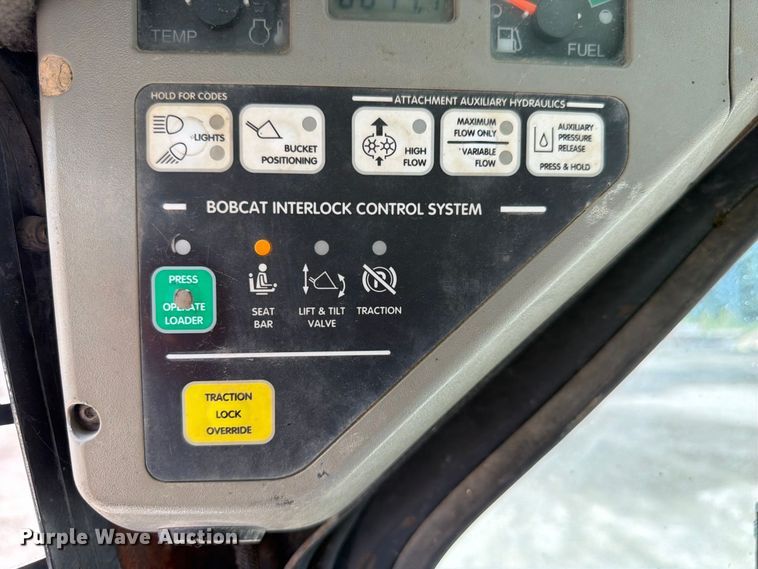 image for item FP3026 2002 Bobcat 873 skid steer loader