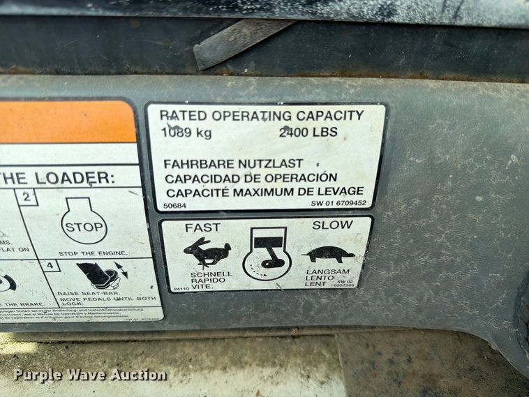 image for item FP3026 2002 Bobcat 873 skid steer loader