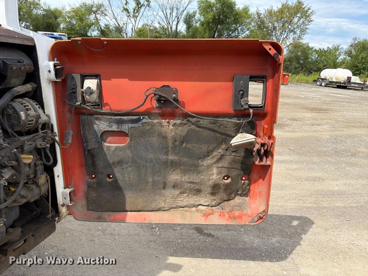 image for item FP3026 2002 Bobcat 873 skid steer loader