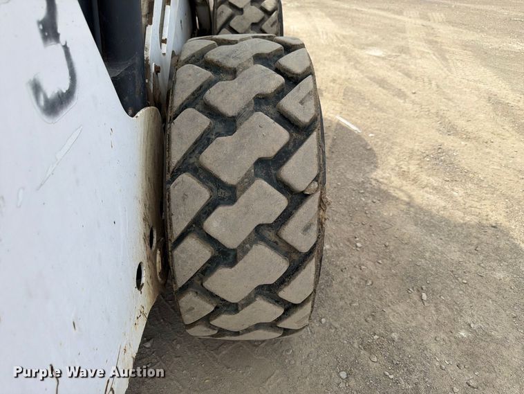 image for item FP3026 2002 Bobcat 873 skid steer loader