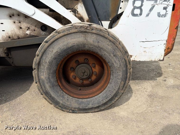 image for item FP3026 2002 Bobcat 873 skid steer loader