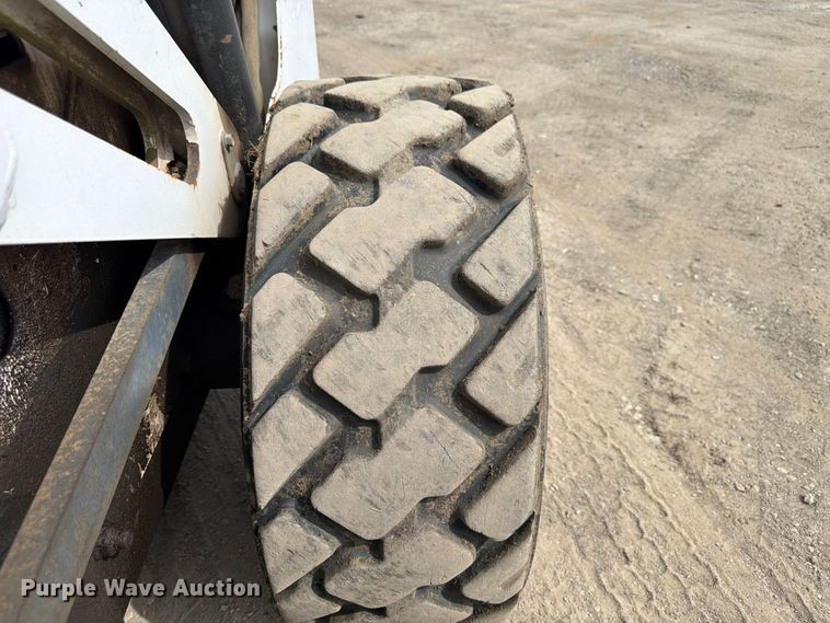 image for item FP3026 2002 Bobcat 873 skid steer loader