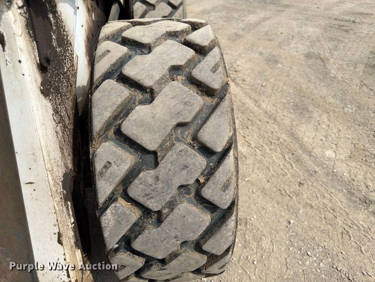 image for item FP3026 2002 Bobcat 873 skid steer loader