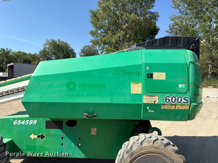 image for item FP3037 JLG 600S boom lift