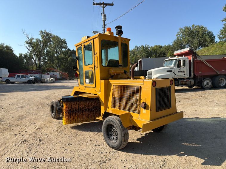 image for item FP3039 Waldon Sweep Master 250 broom