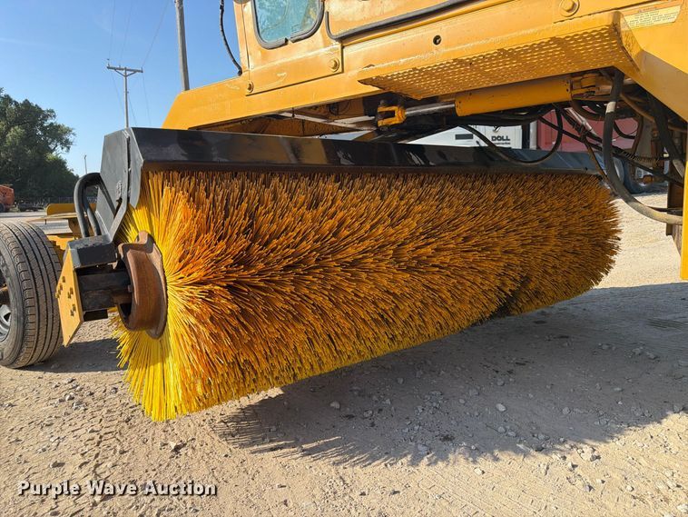 image for item FP3039 Waldon Sweep Master 250 broom