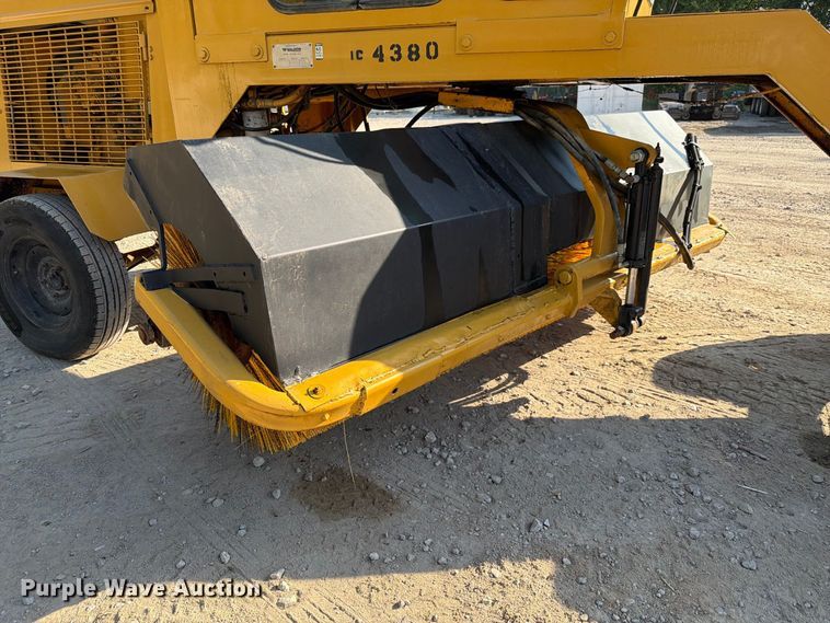 image for item FP3039 Waldon Sweep Master 250 broom