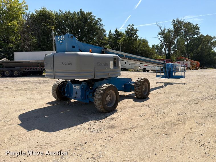 image for item FP3040 2008 Genie S-85 boom lift