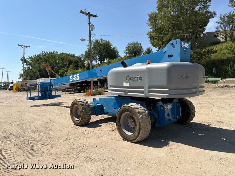 image for item FP3040 2008 Genie S-85 boom lift