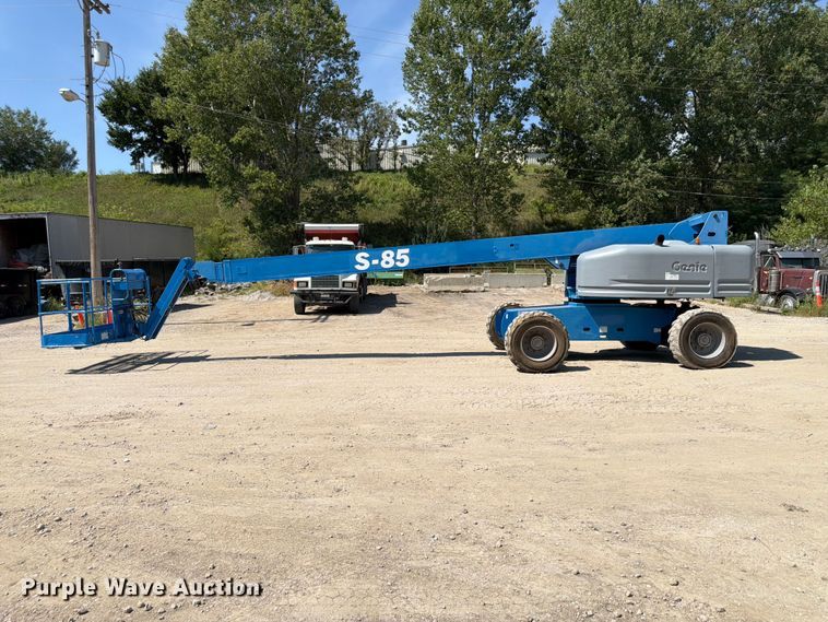 image for item FP3040 2008 Genie S-85 boom lift