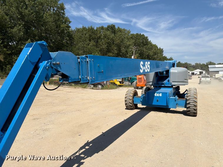 image for item FP3040 2008 Genie S-85 boom lift