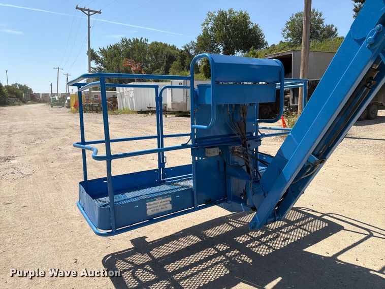 image for item FP3040 2008 Genie S-85 boom lift