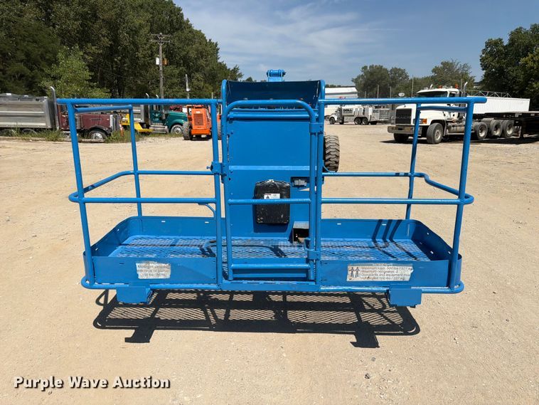 image for item FP3040 2008 Genie S-85 boom lift