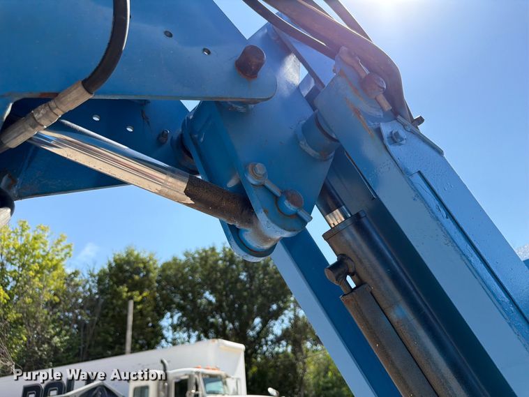 image for item FP3040 2008 Genie S-85 boom lift