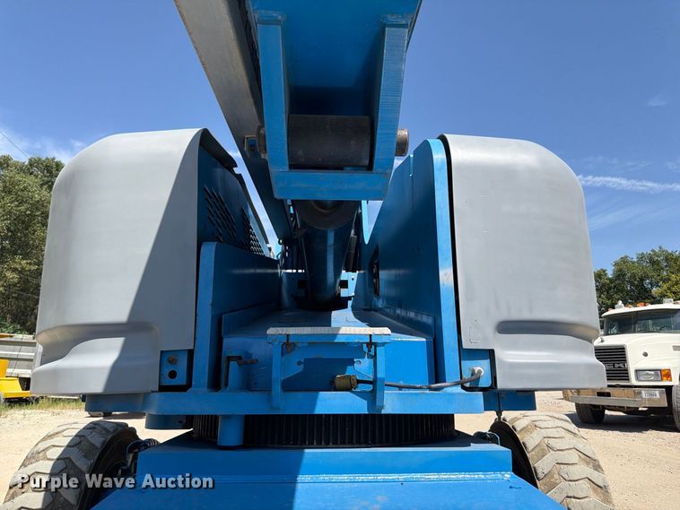 image for item FP3040 2008 Genie S-85 boom lift