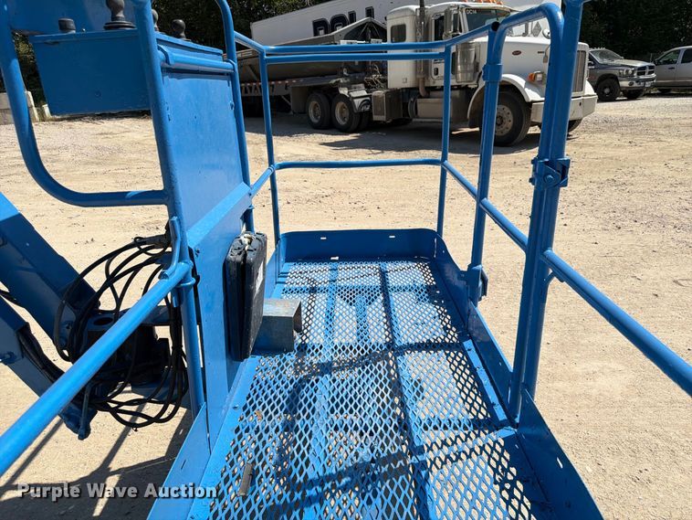 image for item FP3040 2008 Genie S-85 boom lift