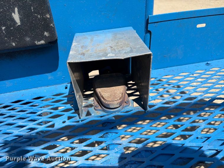 image for item FP3040 2008 Genie S-85 boom lift
