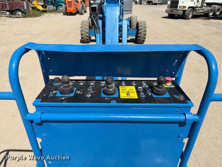 image for item FP3040 2008 Genie S-85 boom lift