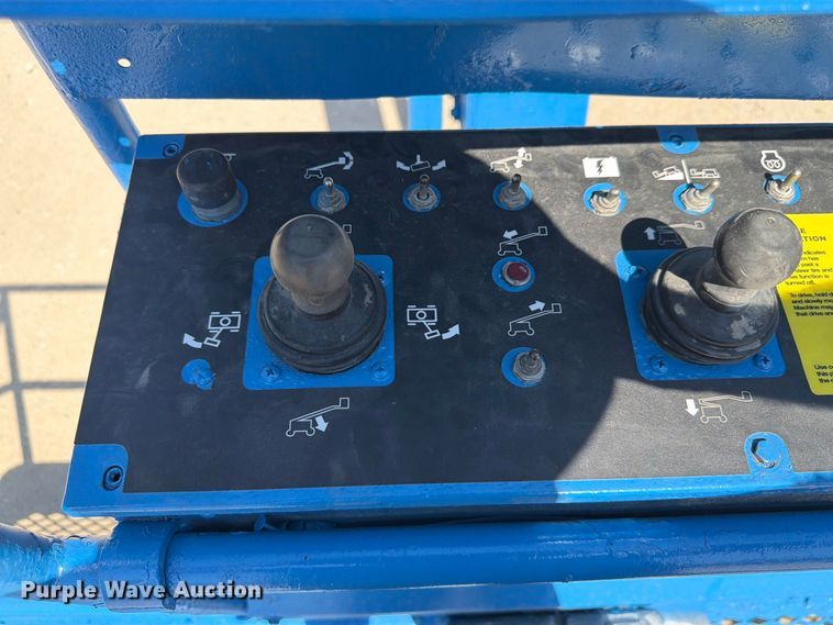 image for item FP3040 2008 Genie S-85 boom lift