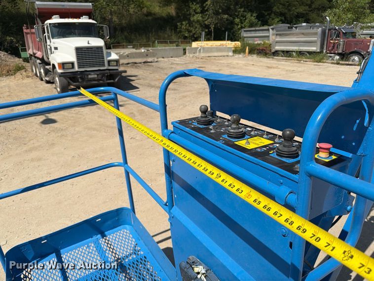 image for item FP3040 2008 Genie S-85 boom lift
