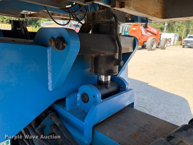 image for item FP3040 2008 Genie S-85 boom lift