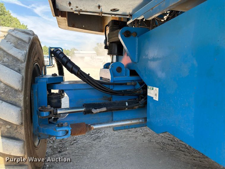 image for item FP3040 2008 Genie S-85 boom lift