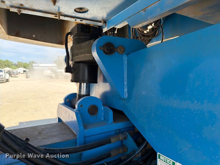 image for item FP3040 2008 Genie S-85 boom lift