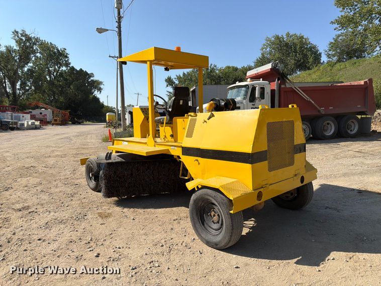 image for item FP3041 Broce RJ300 broom