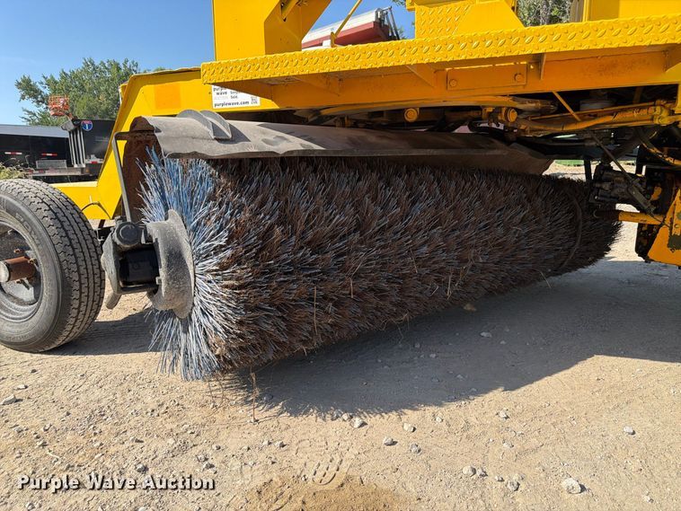 image for item FP3041 Broce RJ300 broom