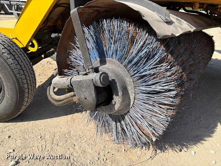image for item FP3041 Broce RJ300 broom