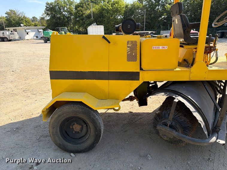 image for item FP3041 Broce RJ300 broom