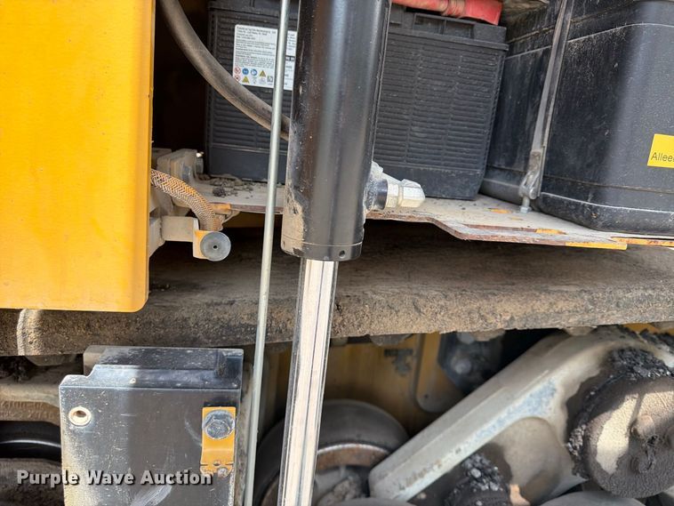 image for item FP4035 2016 Caterpillar AP655F paver