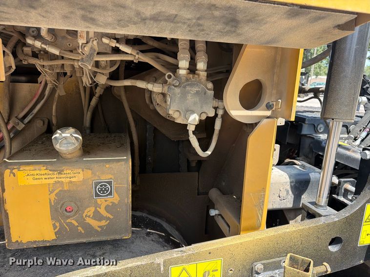 image for item FP4035 2016 Caterpillar AP655F paver