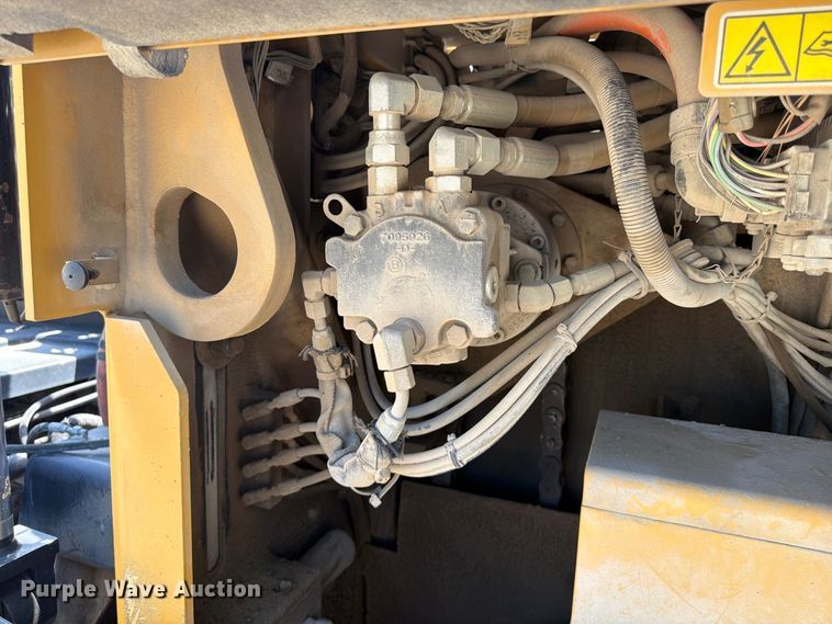 image for item FP4035 2016 Caterpillar AP655F paver
