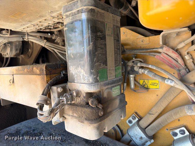 image for item FP4035 2016 Caterpillar AP655F paver