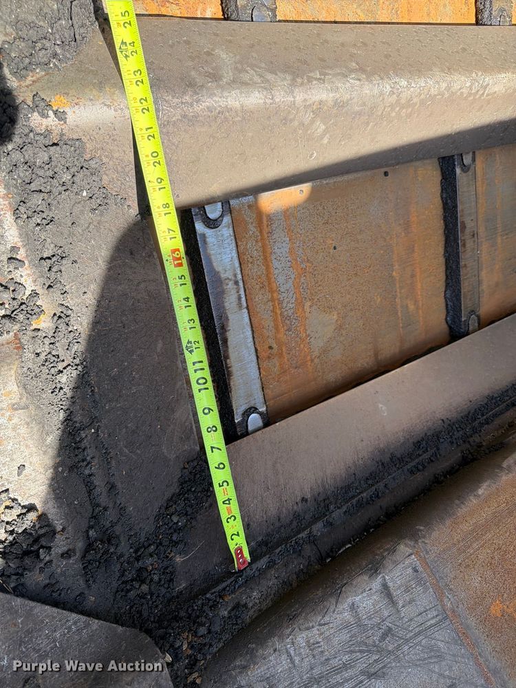 image for item FP4035 2016 Caterpillar AP655F paver