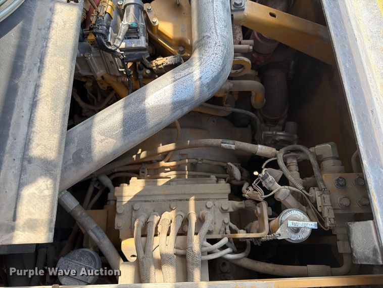 image for item FP4035 2016 Caterpillar AP655F paver
