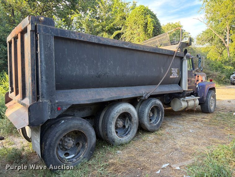 image for item FP4036 1996 Ford LTL9000 dump truck